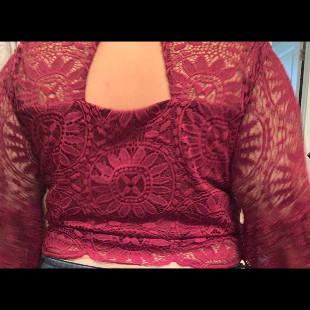 Flare sleeve lace crop top